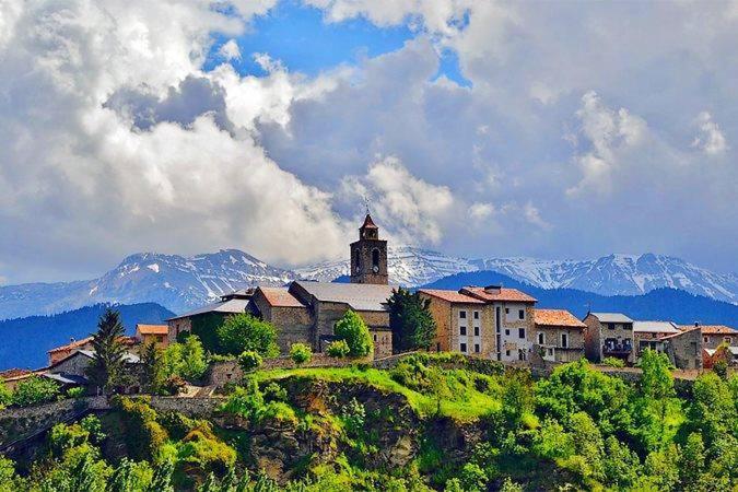 Atico Con Encanto En Bellver De Cerdanya Apartment Exterior photo