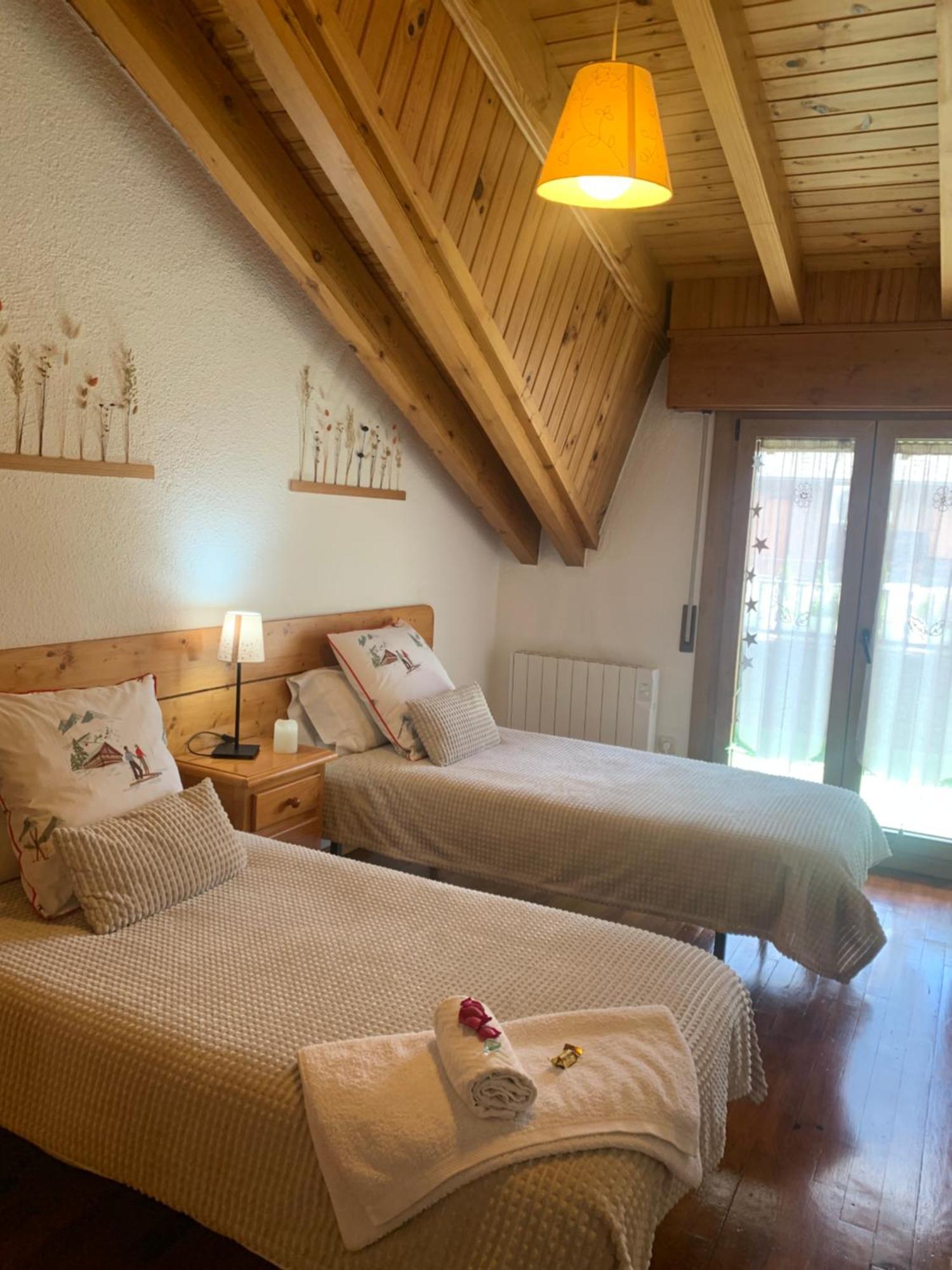 Atico Con Encanto En Bellver De Cerdanya Apartment Exterior photo