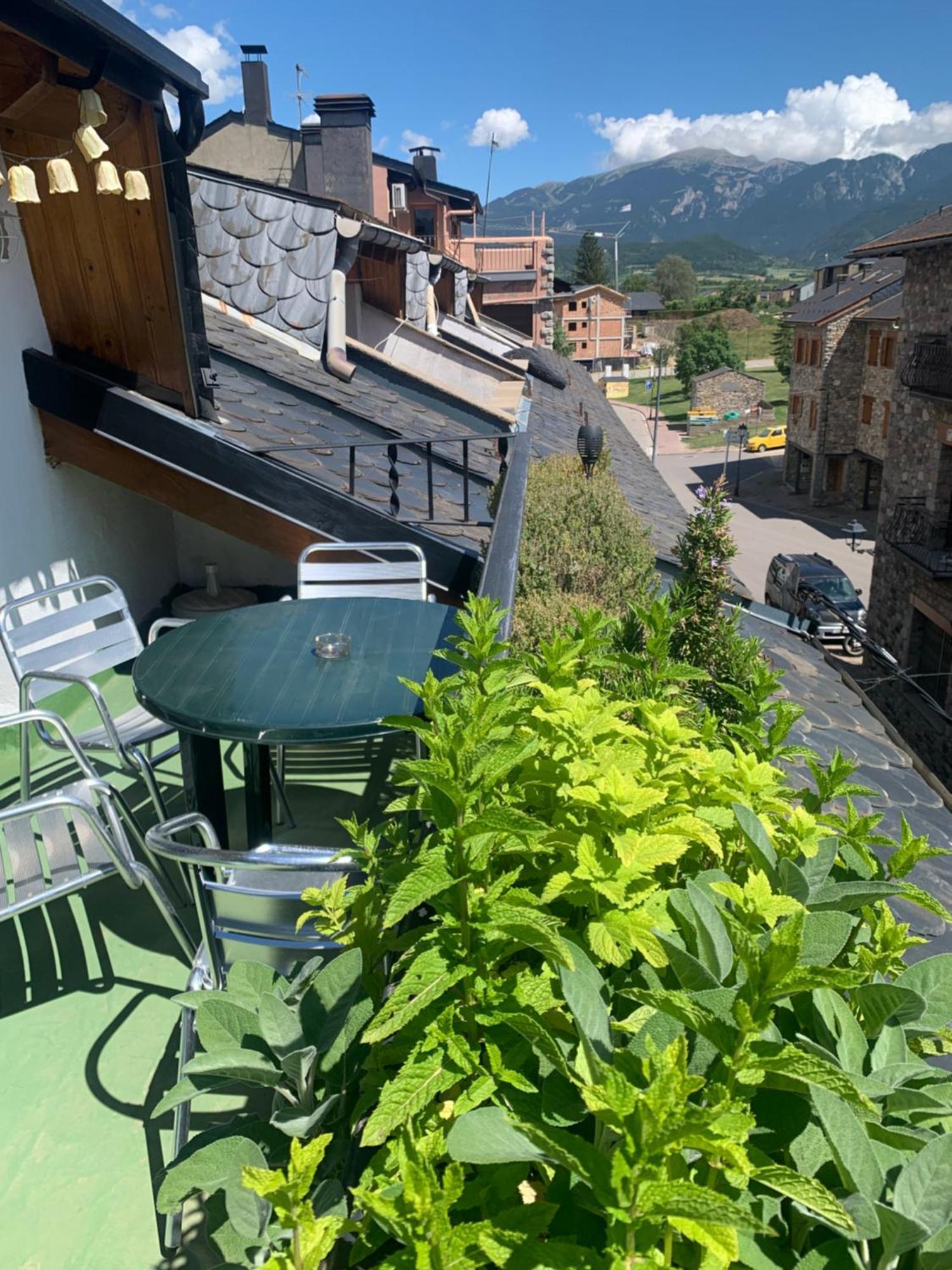 Atico Con Encanto En Bellver De Cerdanya Apartment Exterior photo
